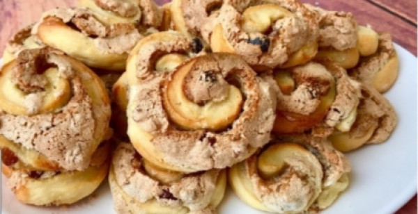 Печенье с безе и изюмом