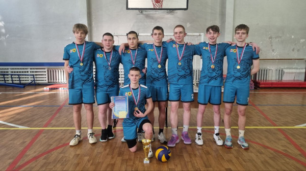 Мне 16 лет. Мой рост - 187 см. И я мечтаю играть в Профессиональной волейбольной лиге.