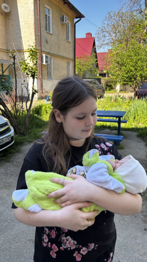 Я стала старшей сестрой маленького братика.