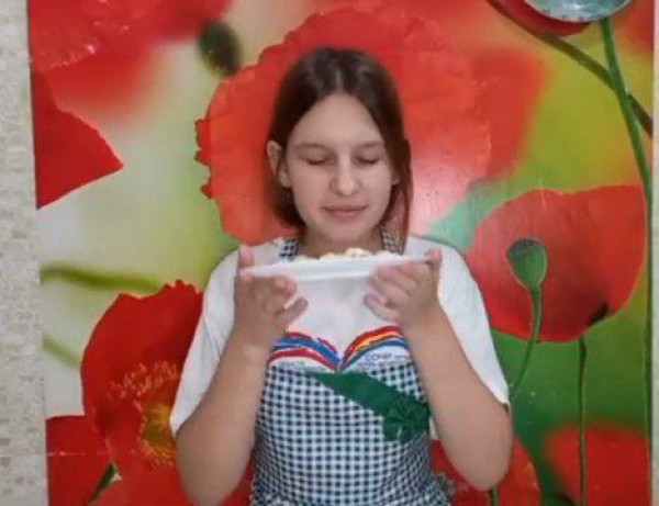 Вкусные пельмешки всей семьей.