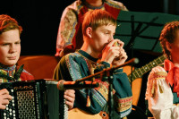 Я это умею, серьёзно — играть на балалайке